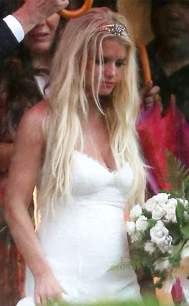 Jessica Simpson Wows in White at Ashlee's Wedding See the Pic E